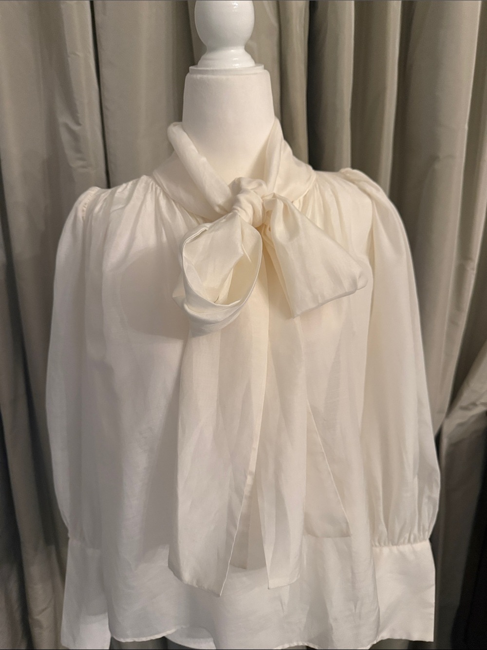 Women's Banana Republic Ivory Bow Tie Blouse Sz XS